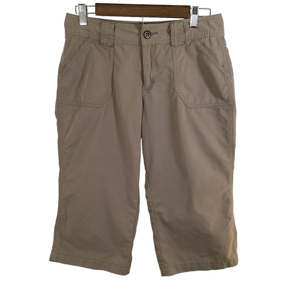 Cabela’s Women’s Tan Capis.  Size 4